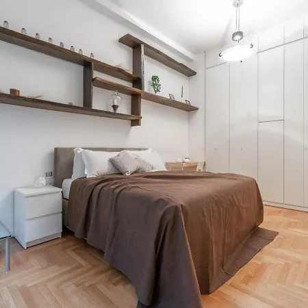 The Rent - Spacious Three-bedroom In Moscova *