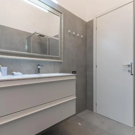 Apartment The Rent - Spacious Three-bedroom In Moscova Milan