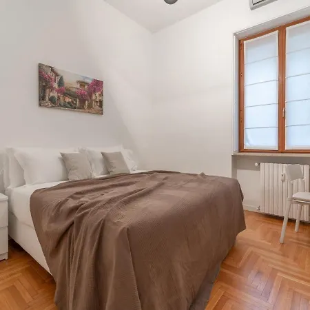 The Rent - Spacious Three-bedroom In Moscova
