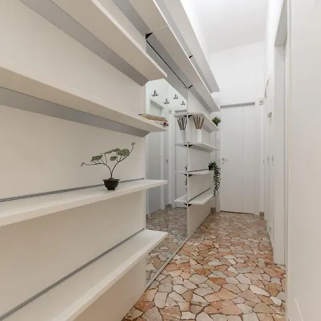 The Rent - Spacious Three-bedroom In Moscova *