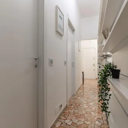The Rent - Spacious Three-bedroom In Moscova *