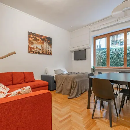 The Rent - Spacious Three-bedroom In Moscova Apartment *