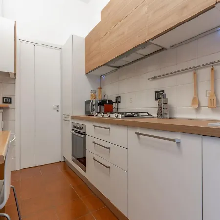 The Rent - Spacious Three-bedroom In Moscova