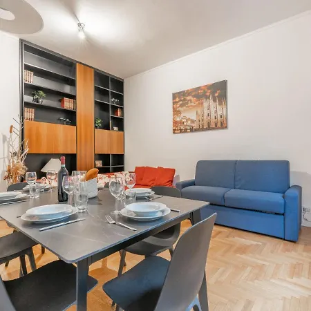The Rent - Spacious Three-bedroom In Moscova Apartment